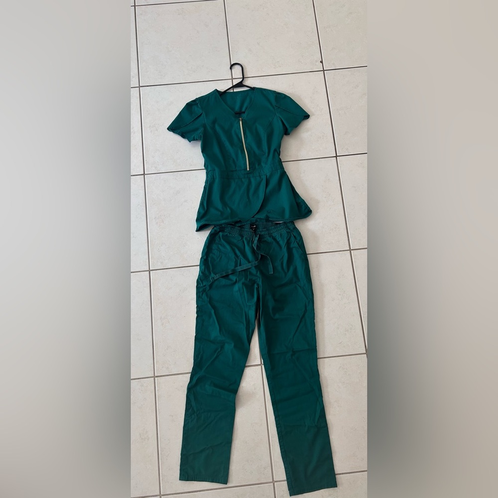 Jaanuu hunter green scrub set